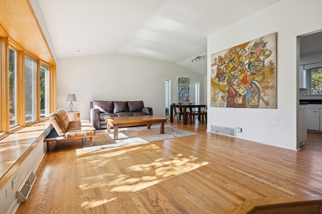 Photo - 1037 Heatherfield Ln