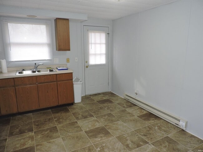 Photo - 125 W Orange St