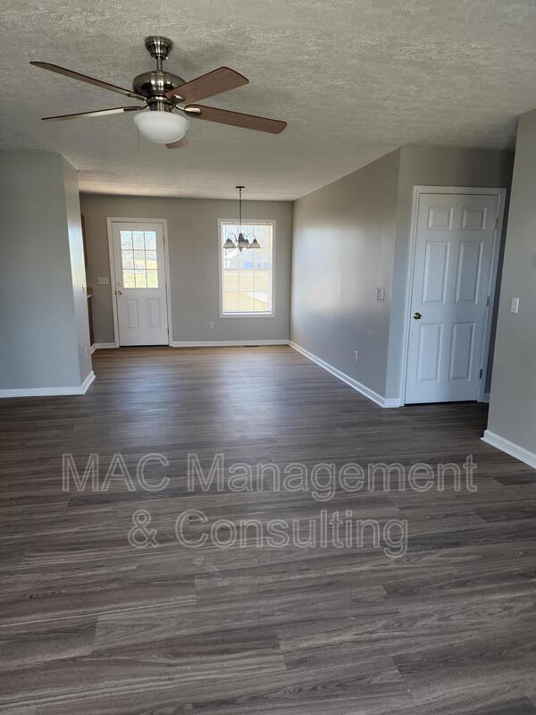 Photo - 143 W Gate Dr