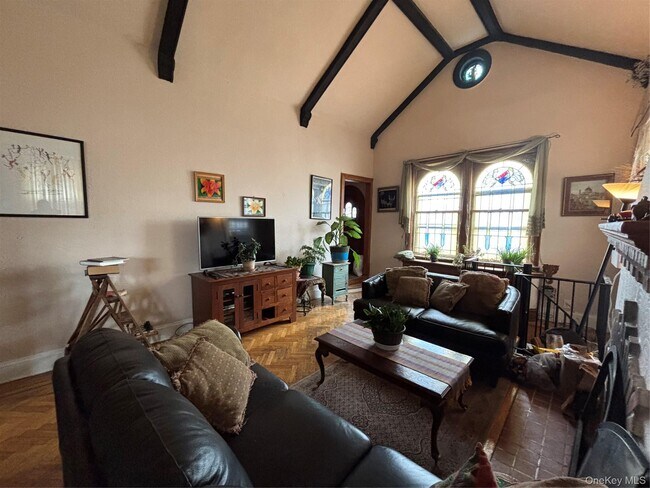 Photo - 329 E Chester St