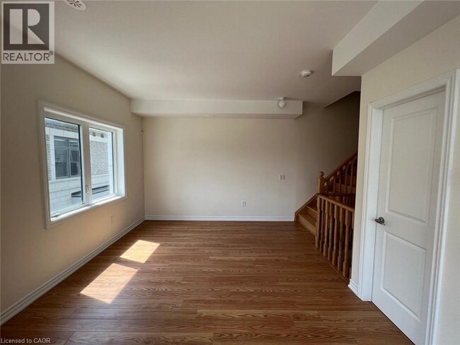 Photo - 10 Halliford Pl