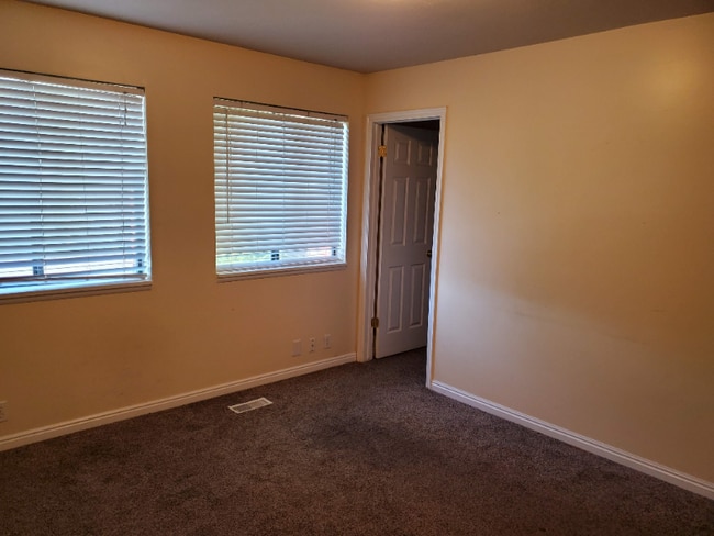 Photo - 2186 Karalee Way