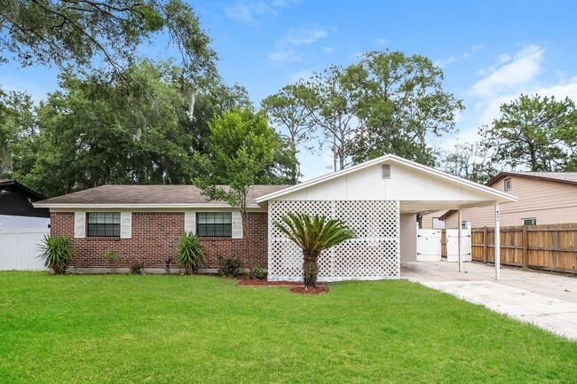 Building Photo - 3 BR/2BA | Newly Renovated Single Family Home |  Front and Back yard | In Jacksonville!
