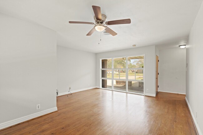 Photo - 1409 Conrad Sauer Dr