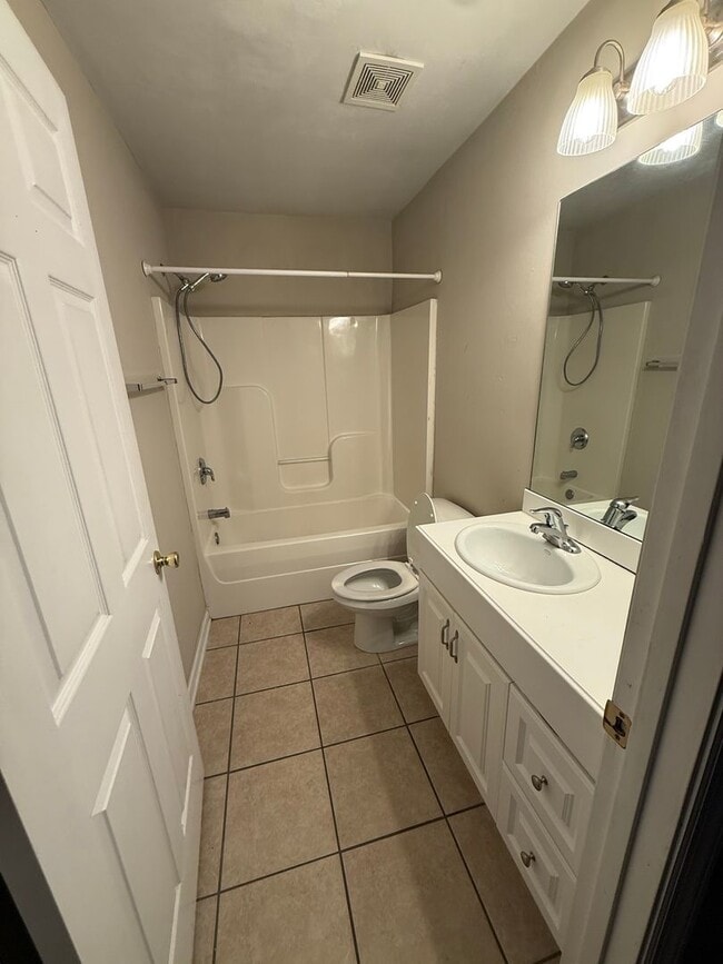 Photo - Studio available 9/1/2026!!