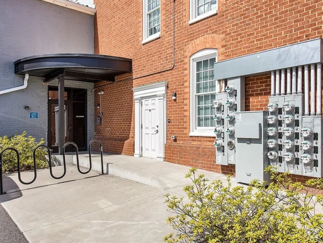 Building Photo - 6 S Harvie St Unit l Rental
