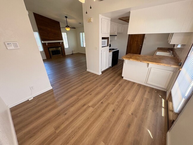 Photo - Nice 2 bedroom, 2 bathroom home for Rent in North Visalia.