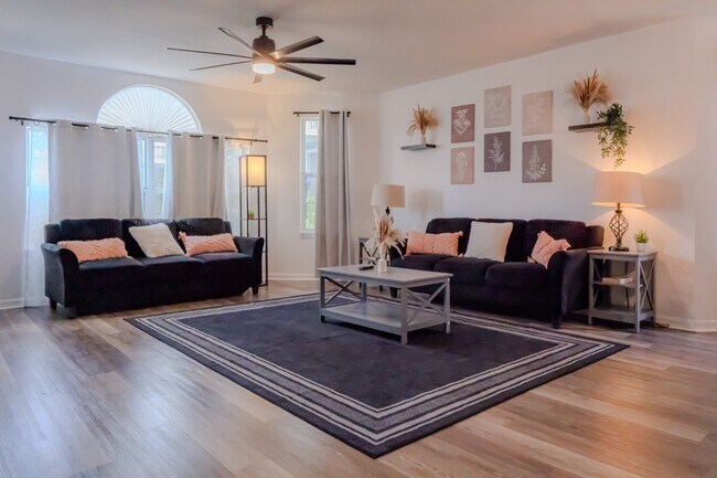 Photo - Charming 3BR Fully Furnished Apartment in ... Unit a
