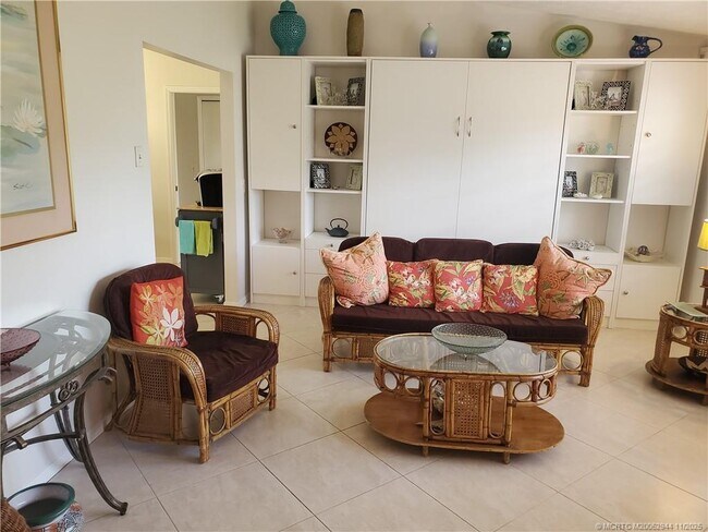 Photo - 590 NE Lima Vias