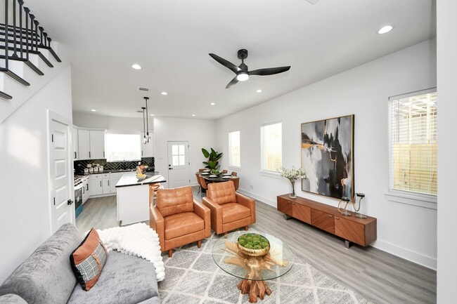 Building Photo - 8533 Amadwe St