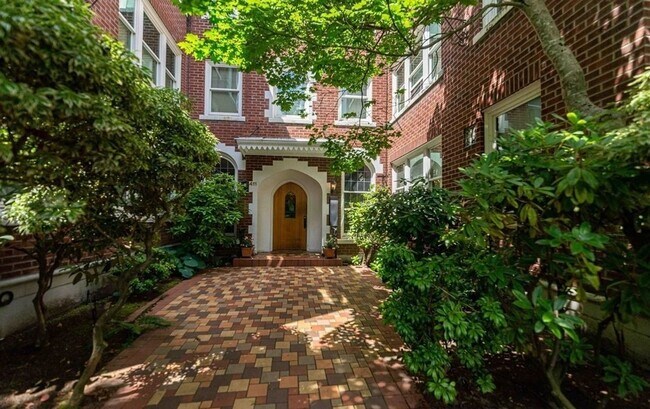 Glen Ray Condominiums ~ Capitol Hill - Glen Ray Condominiums ~ Capitol Hill