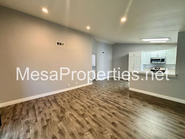 Photo - 15957 Randall Ave