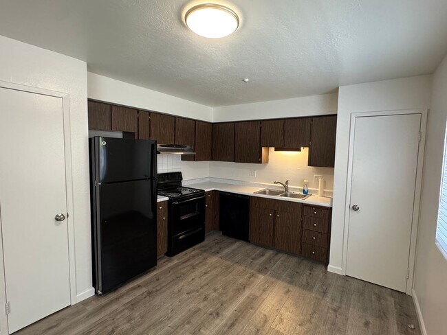 1046 Benton St Unit 1