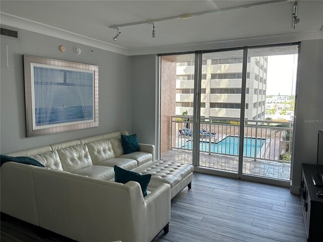 Photo - 1350 Main St Unidad 709