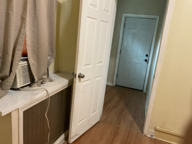 Photo - 116 W 25th St