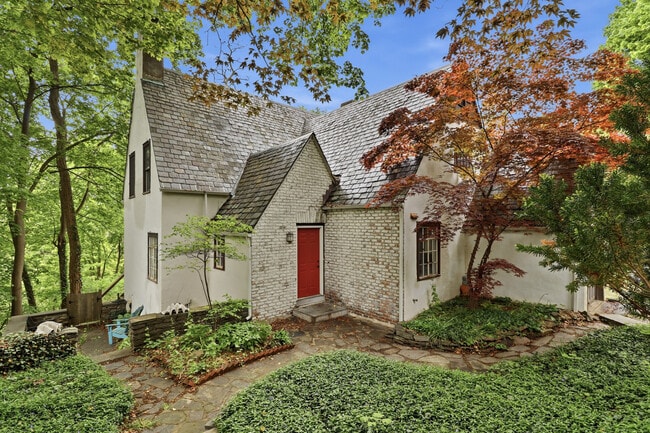Building Photo - 117 Renwick Dr