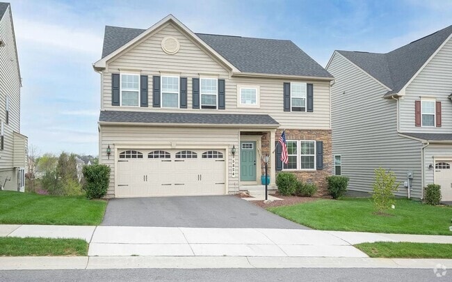 Building Photo - Beautifully maintained SFH in convenient F... Rental