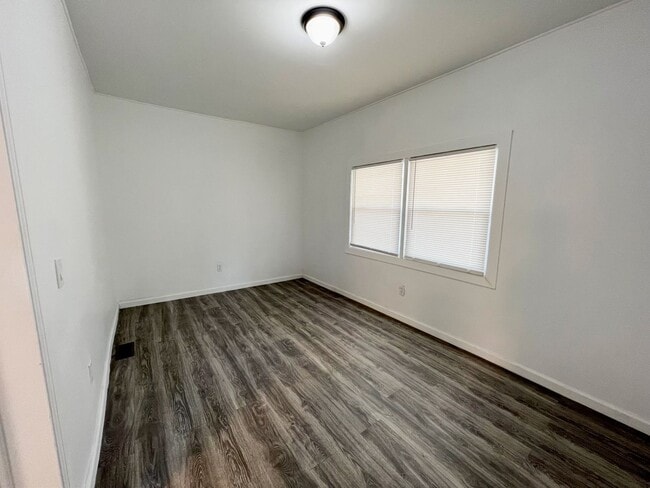 Photo - 157 Dr Samuel McCree Way