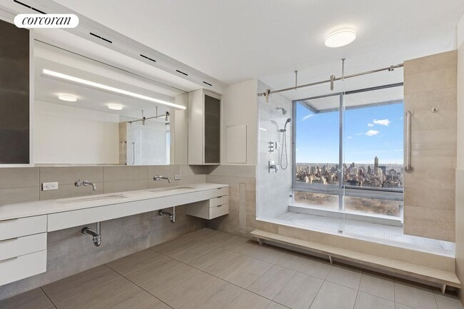 Photo - 101 W 67th St