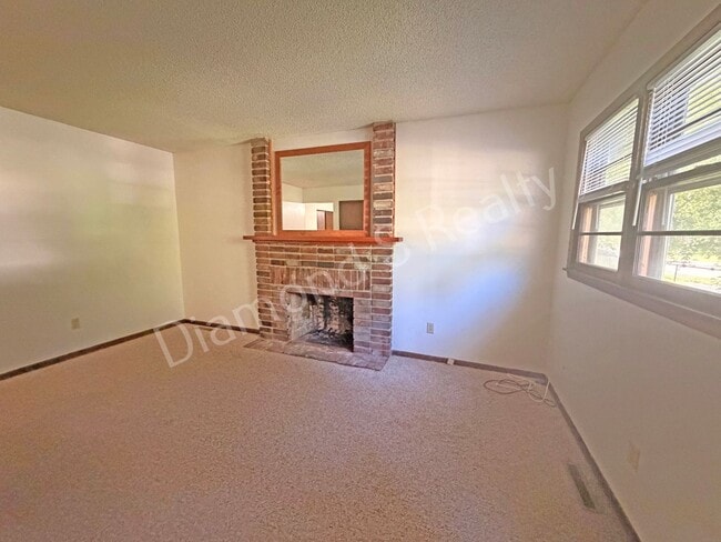 Photo - Charming 3 Bedroom Unit Available!