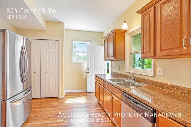 Photo - 824 First St NW-