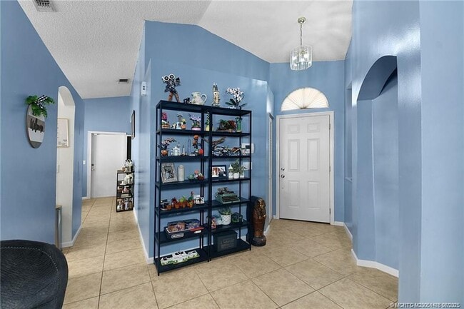 Photo - 2053 SW Olympic Club Terrace