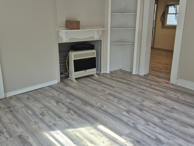 Photo - 821 W Main St