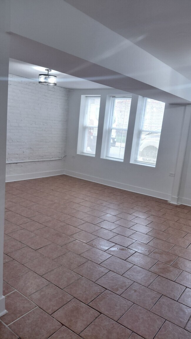 Photo - 3917 W Potomac Ave Unidad g