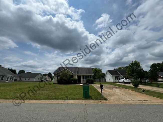 Building Photo - Charming 3 bedroom 2 bathroom home in Char...