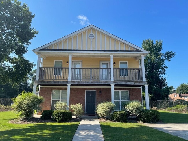 Building Photo - PRE-LEASING FOR AUGUST 2026!