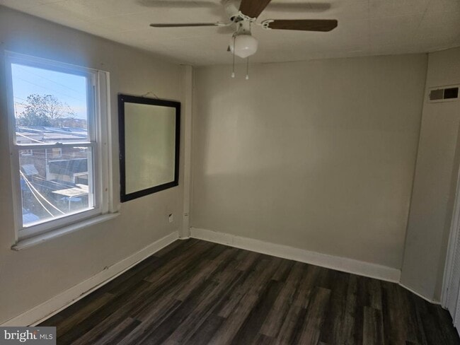 Photo - 7515 Lange St