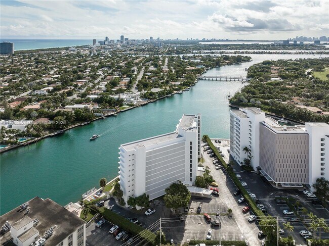 Photo - 9101 E Bay Harbor Dr Unidad 606