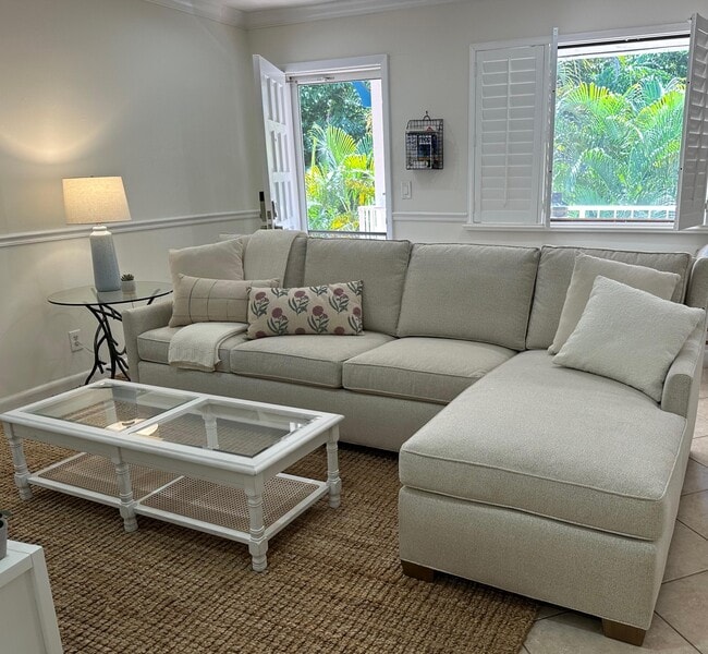 Building Photo - 1202 Palm Trail Unit 6