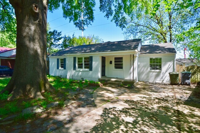 Building Photo - Quaint 3 bed, 1.5 bath home with stainless...