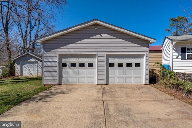 Photo - 104 Morton Ct