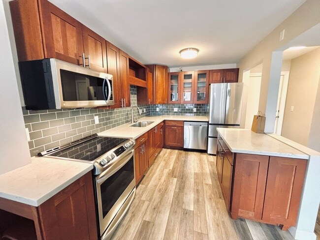 Building Photo - Beautiful 1 bed 1 bath executive condo! Heated parking, gym, sauna! Unit 1501