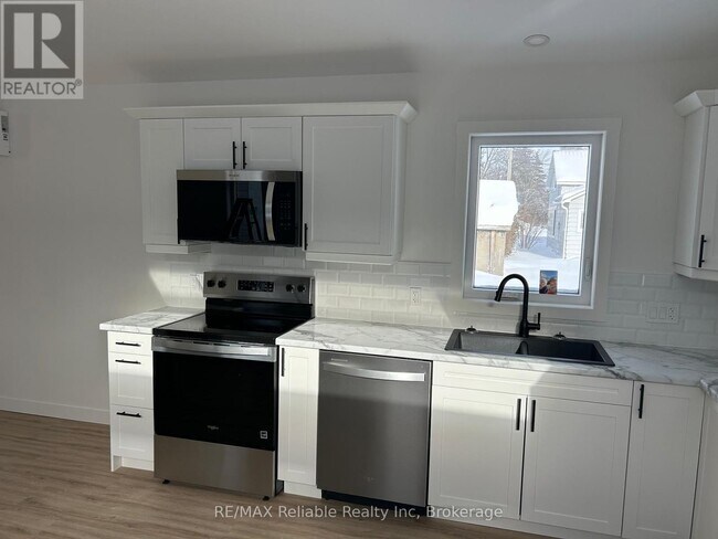 Photo - 30 Main St S