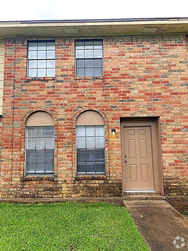 Building Photo - 2700 N 16th St Rental