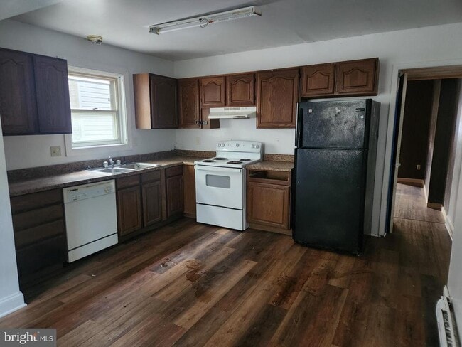 Photo - 248 W Fairview St