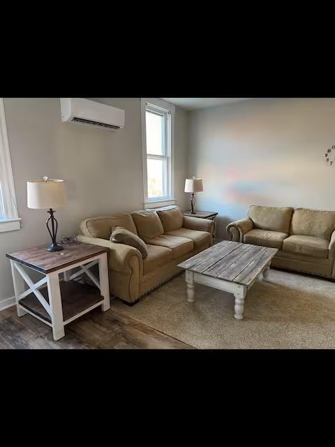 Photo - 302 W Potomac St