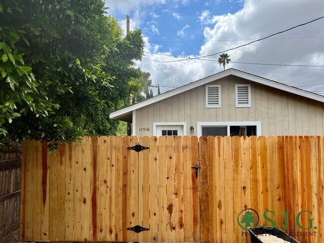 Photo - 11516 Kelowna St Unit 11516 (Back House)