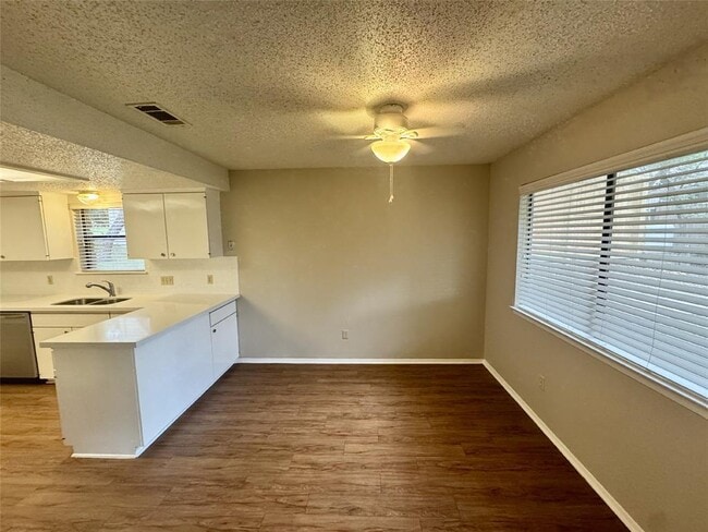 Photo - 2708 Charlesworth Dr