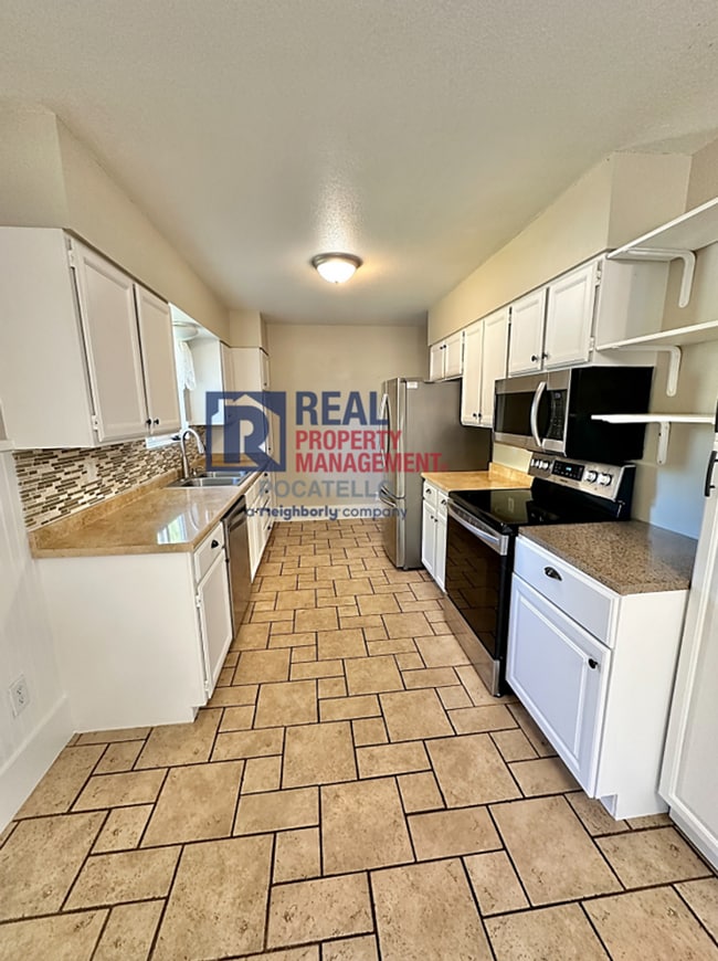 Photo - 4 Bedroom 2 Bath - 2 Car Garage House - Do...