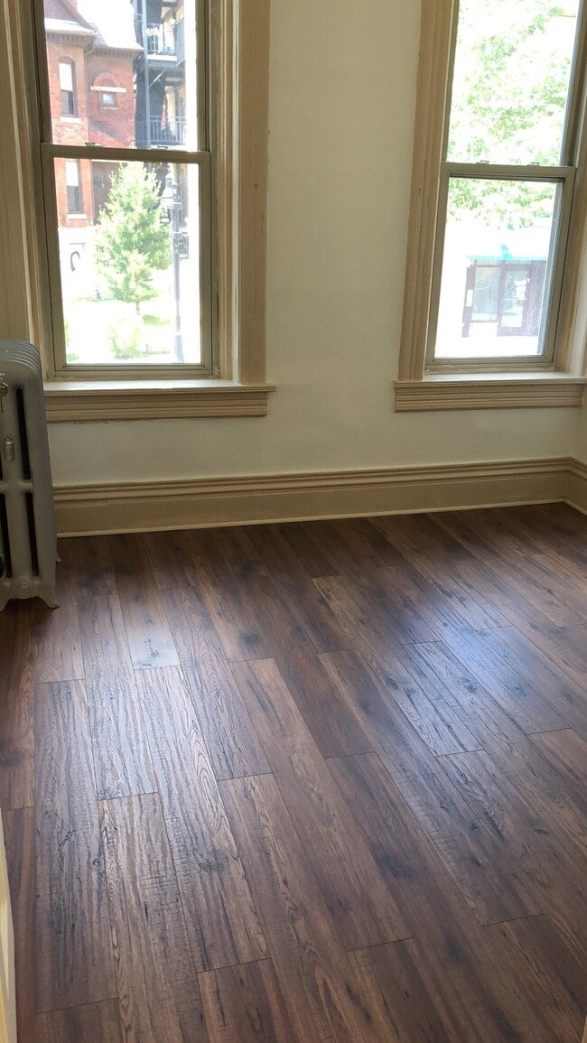 Building Photo - 207 W Gorham St Unit E