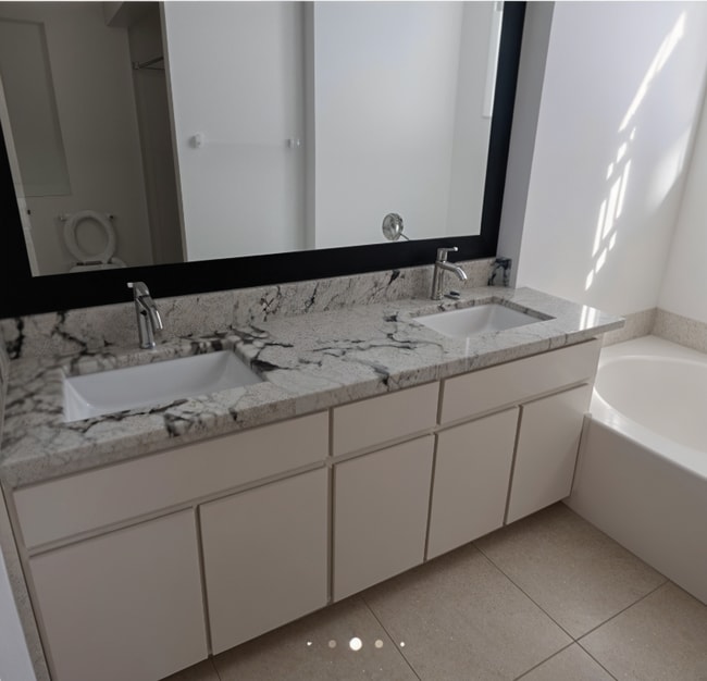 Photo - 3467 Everett Ave