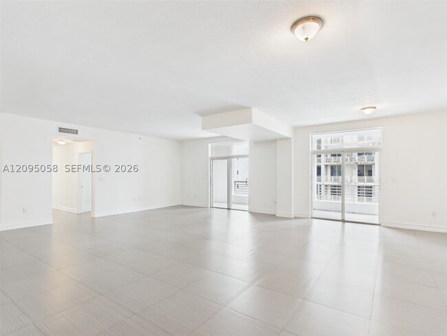 425 NE 30th St Unidad 701
