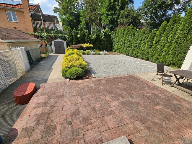 Photo - 248-41 Thebes Ave