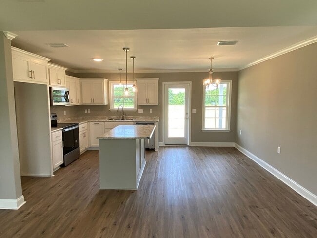 Photo - Charming 4-Bedroom Home with Modern Amenities in Valdosta, GA