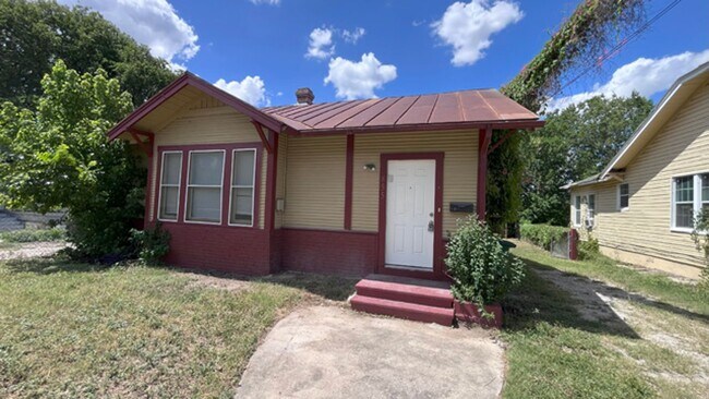 Updated Vintage Vibes Just Minutes from Do... - Updated Vintage Vibes Just Minutes from Do... House