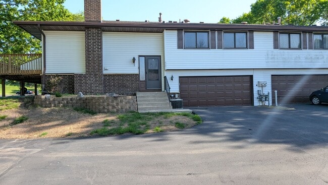 Building Photo - Awesome 3 bed unit